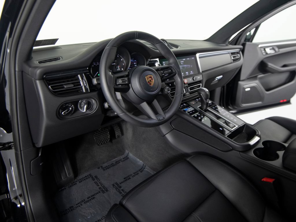 Certified 2026 Porsche Macan AWD/4WD image 15