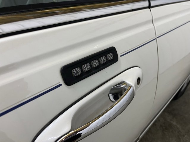 Used 2005 Lincoln Town Car Signature Limited image 6