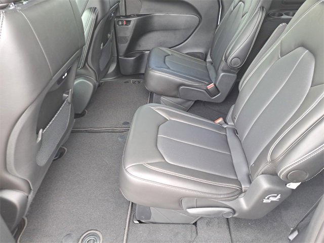 New 2026 Chrysler Pacifica Select image 12