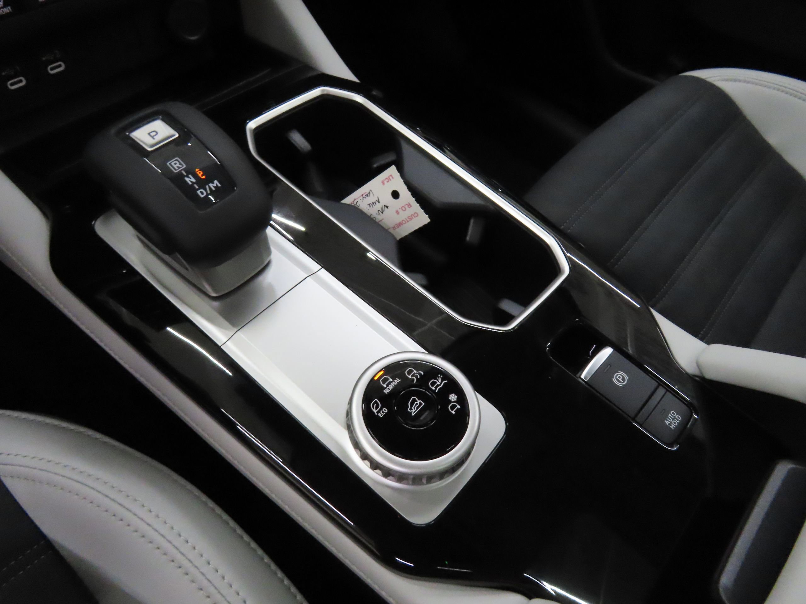 New 2025 Mitsubishi Outlander SE image 15