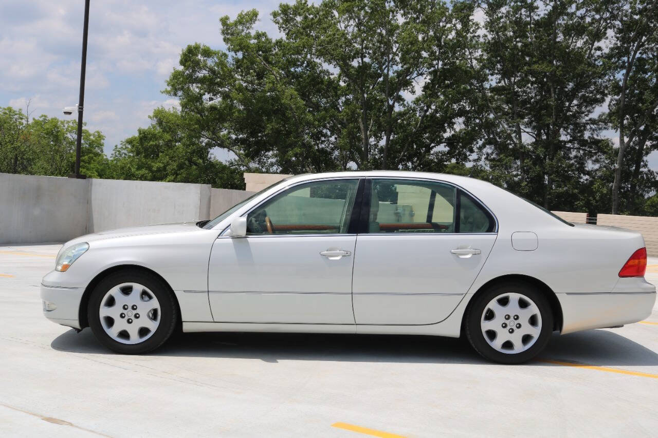 Used 2001 Lexus LS 430 RWD image 27