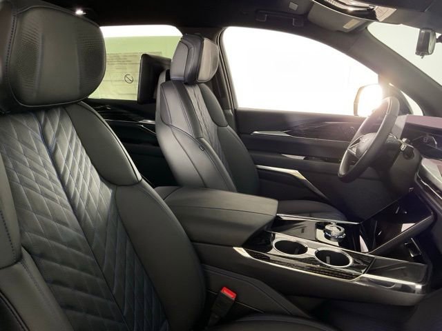 New 2025 Cadillac Escalade IQ Luxury 1 w/ Smart Trailering package image 34