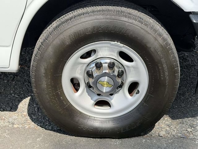 Used 2024 Chevrolet Express 3500 LT w/ LT Preferred Equipment Group RWD image 7
