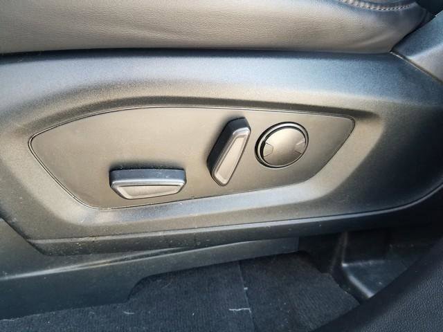 Used 2022 Ford Explorer XLT w/ Equipment Group 202A image 14