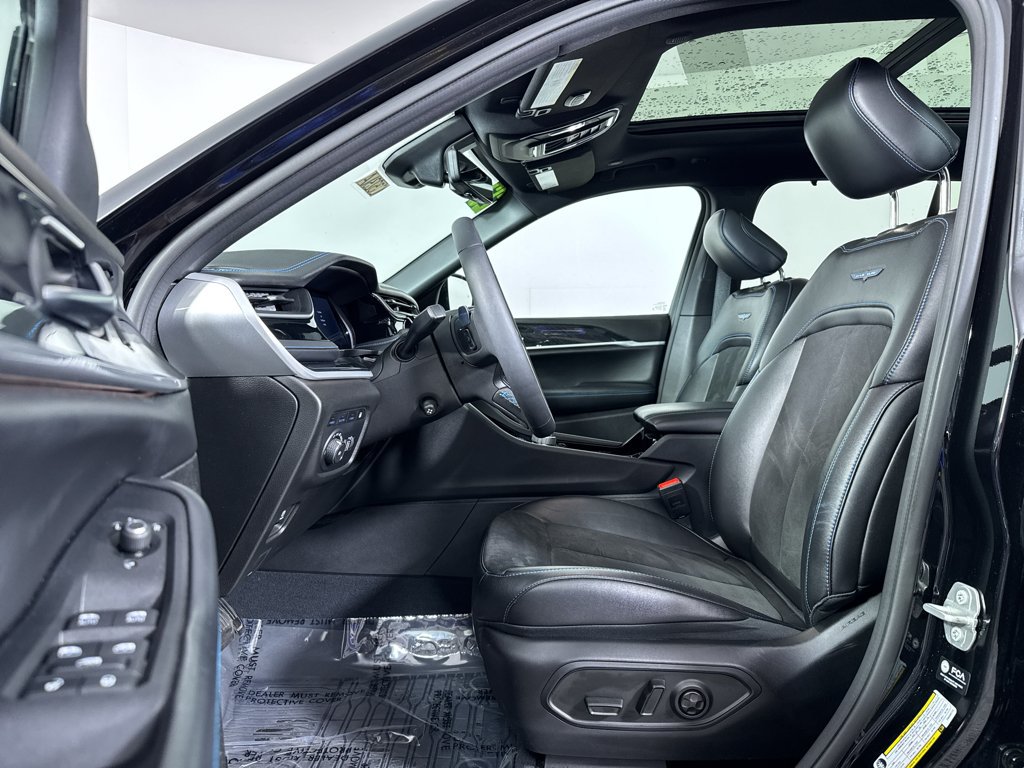 Used 2023 Jeep Grand Cherokee Trailhawk w/ Advanced Protech Group II AWD/4WD image 7
