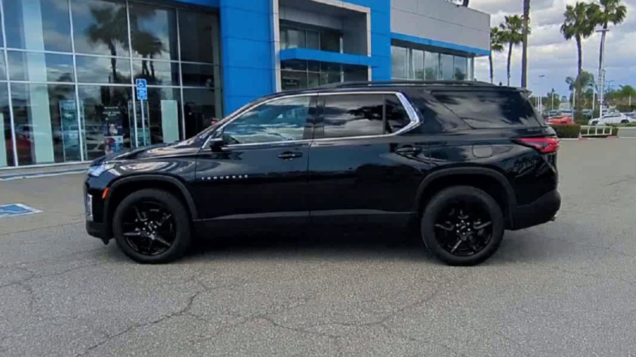 Used 2023 Chevrolet Traverse LT FWD image 5