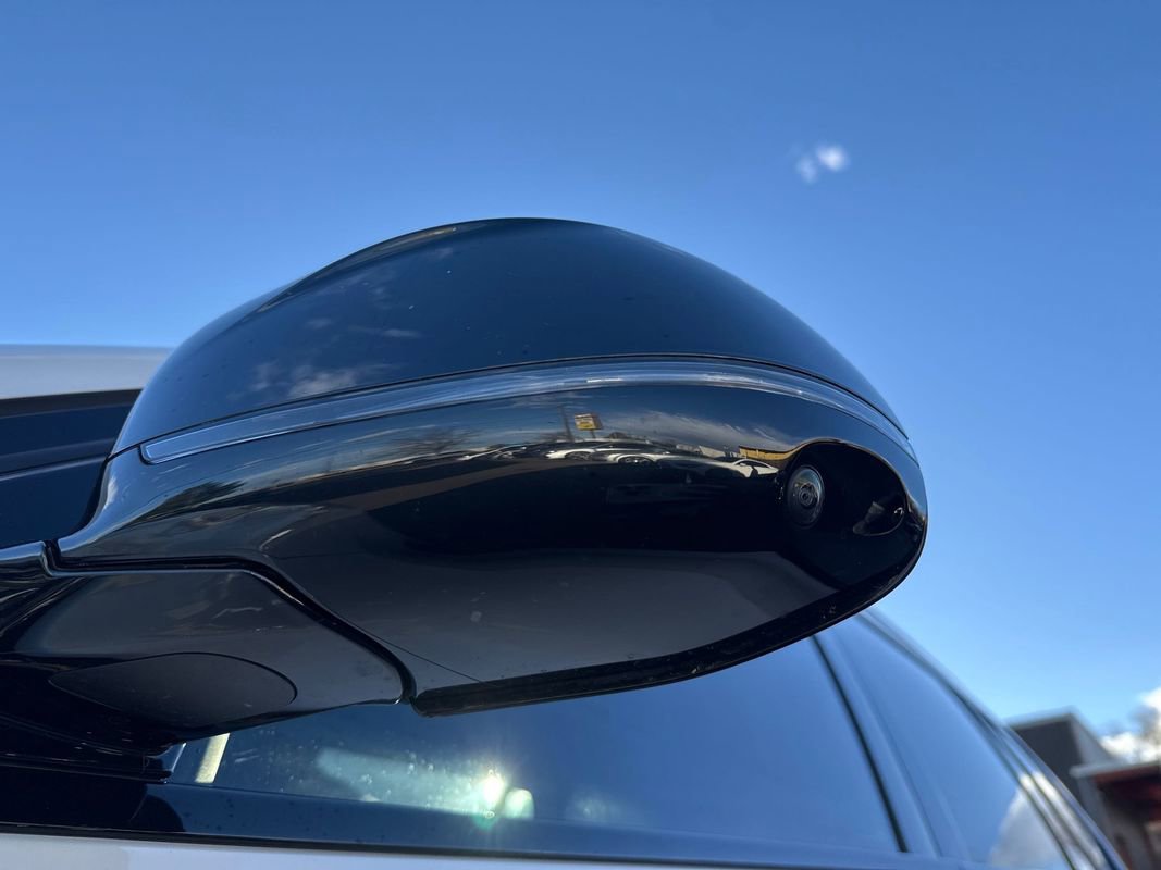 Used 2024 BMW X7 M60i w/ Executive Package image 11