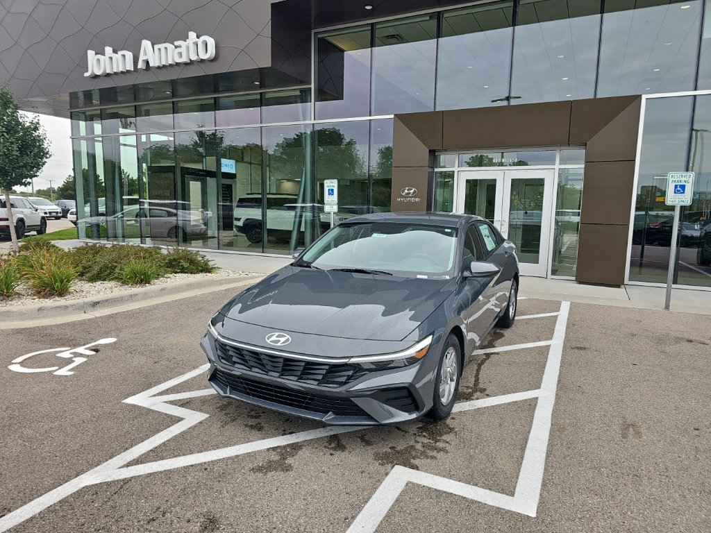 New 2026 Hyundai Elantra SE FWD image 1