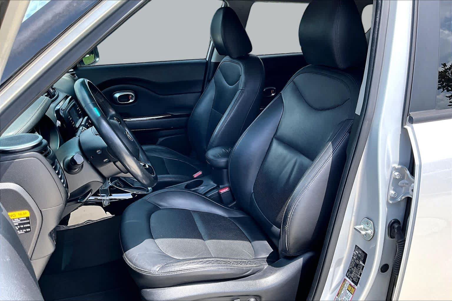 Used 2016 Kia Soul ! FWD image 8