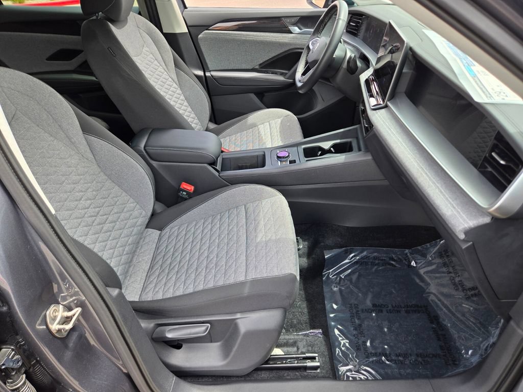 Certified 2025 Volkswagen Tiguan S FWD image 13