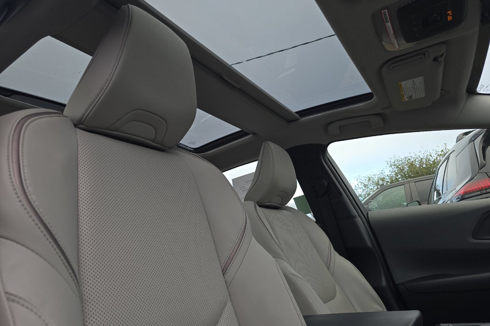 Used 2024 Toyota Prius XLE AWD/4WD image 14