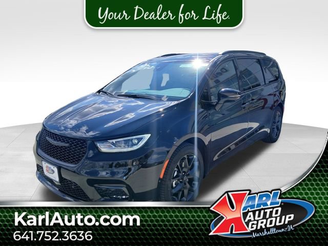 New 2026 Chrysler Pacifica Limited image 1
