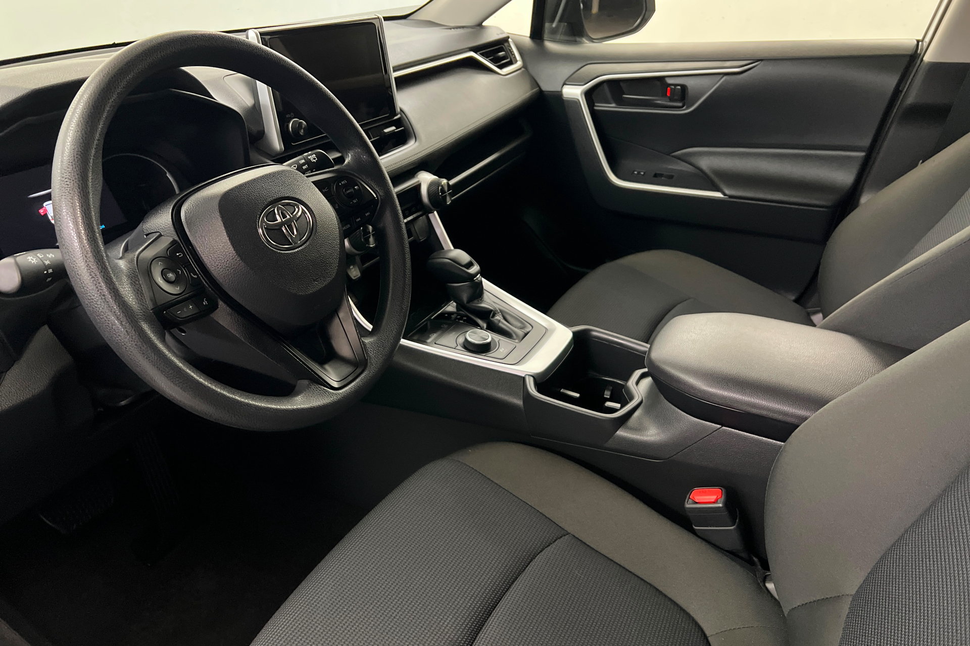 Used 2025 Toyota RAV4 LE AWD/4WD image 15