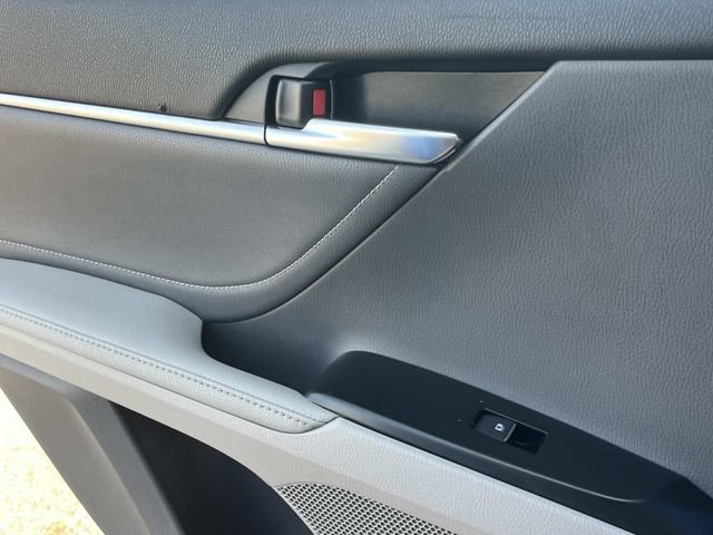 Used 2018 Toyota Camry XSE FWD image 18
