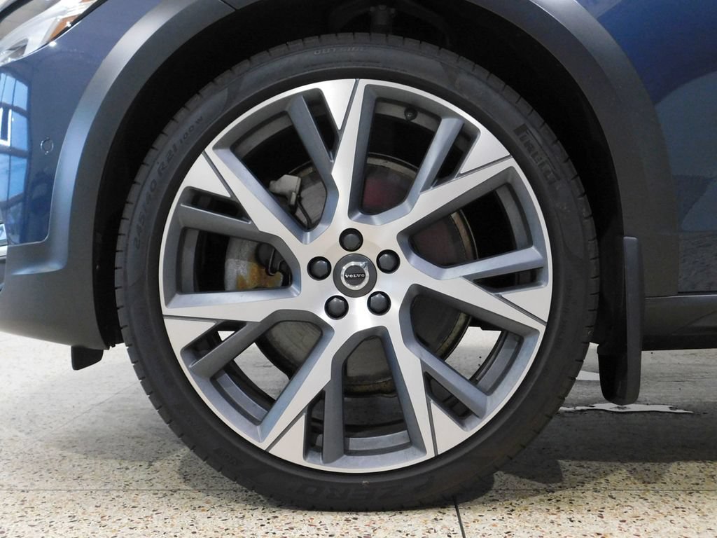 Used 2023 Volvo V90 B6 Cross Country Ultimate AWD/4WD image 18