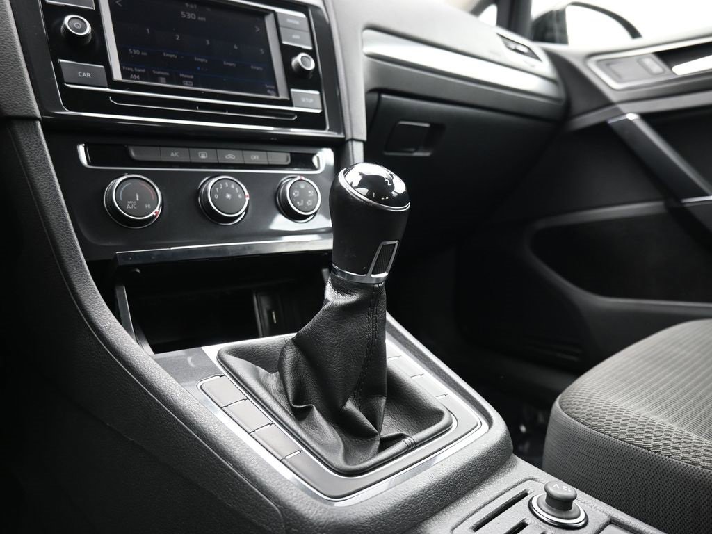 Used 2018 Volkswagen Golf S image 50