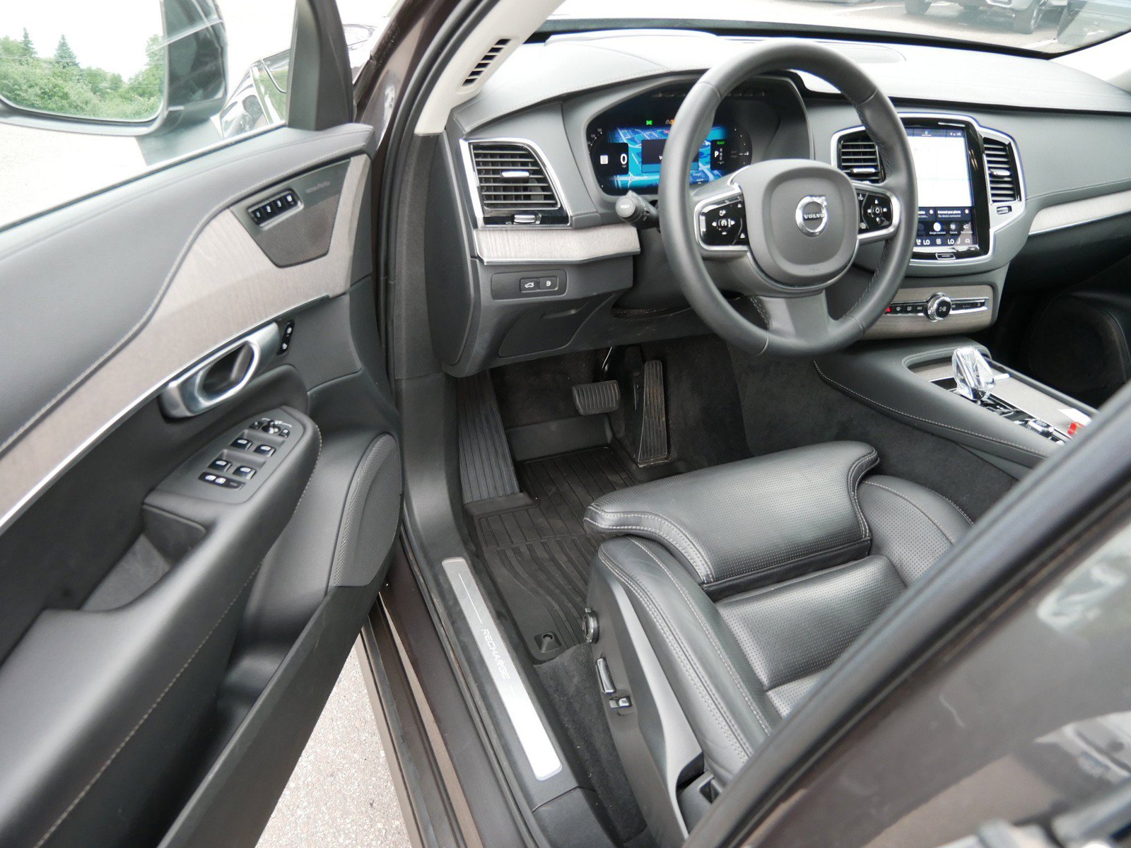 Certified 2023 Volvo XC90 T8 Ultimate w/ Protection Package Premier AWD/4WD image 10