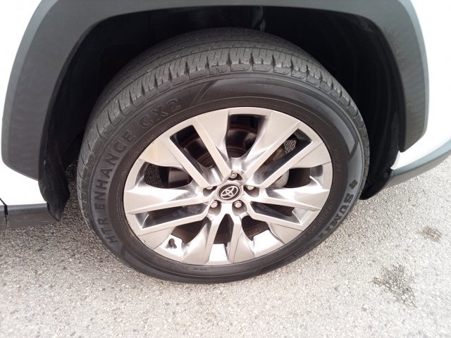 Used 2020 Toyota RAV4 XLE Premium image 10