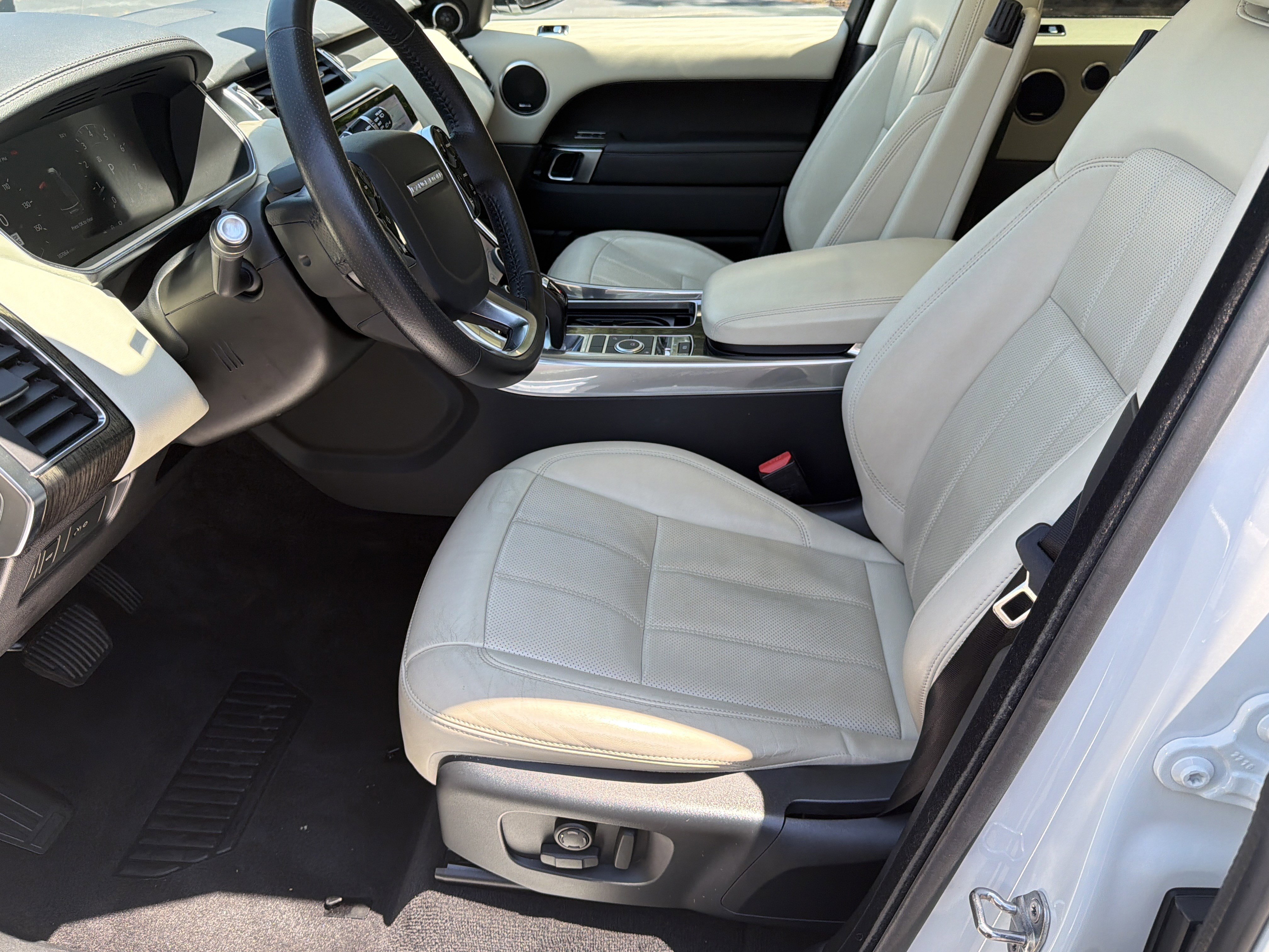 Used 2018 Land Rover Range Rover Sport HSE AWD/4WD image 19