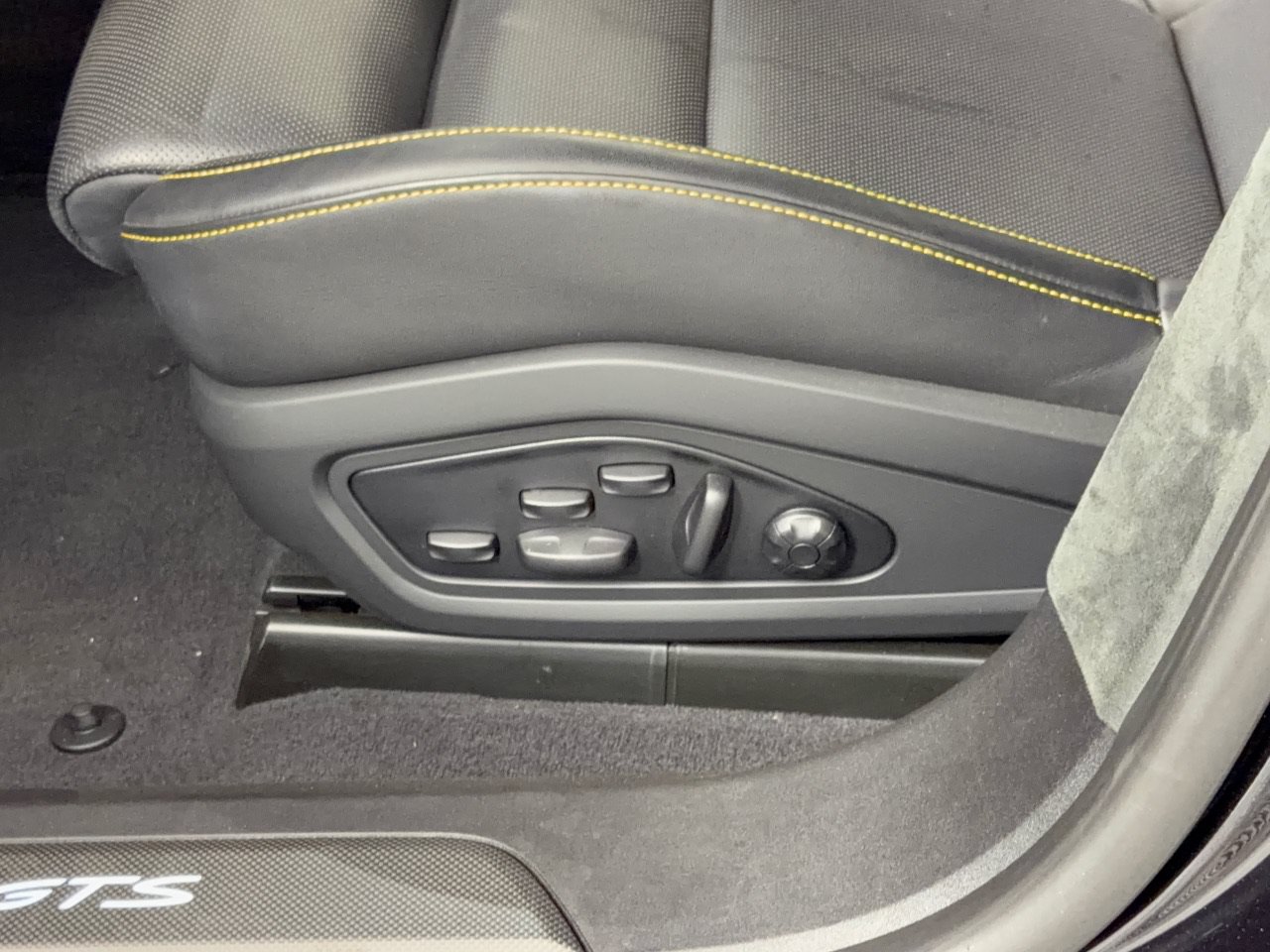 New 2025 Porsche Taycan GTS AWD/4WD image 16
