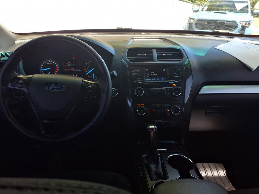 Used 2017 Ford Explorer XLT FWD image 19