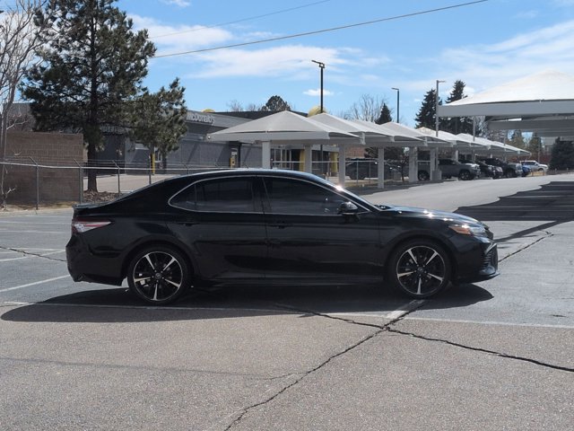 Used 2018 Toyota Camry XSE video 4