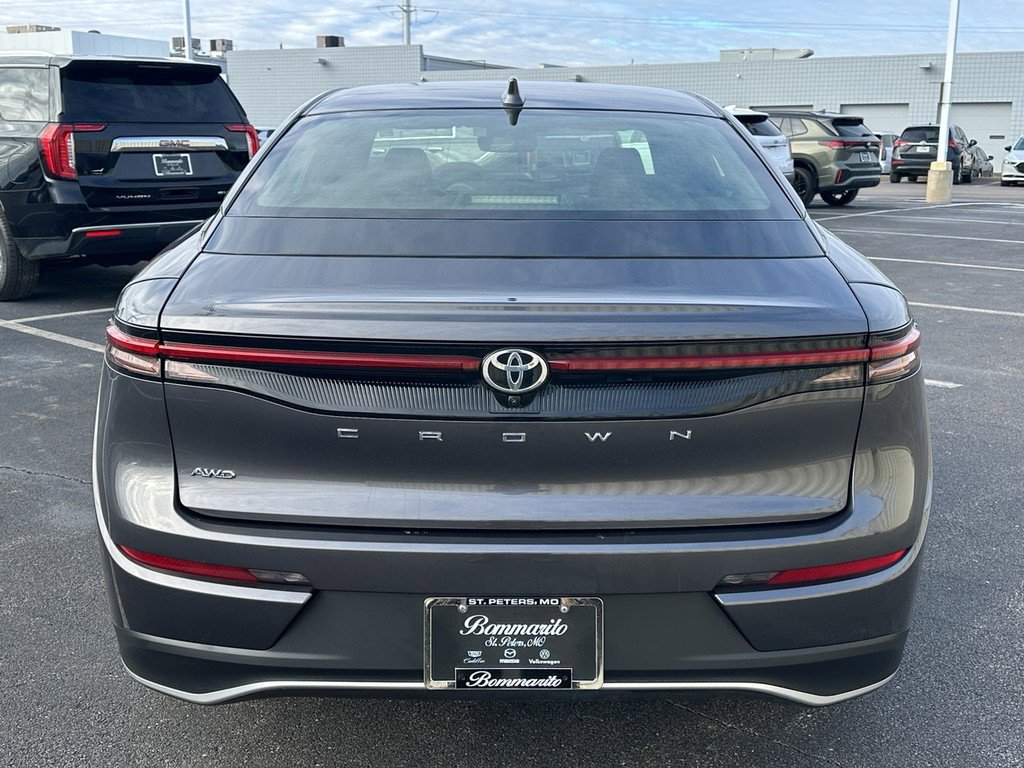 Used 2023 Toyota Crown image 6