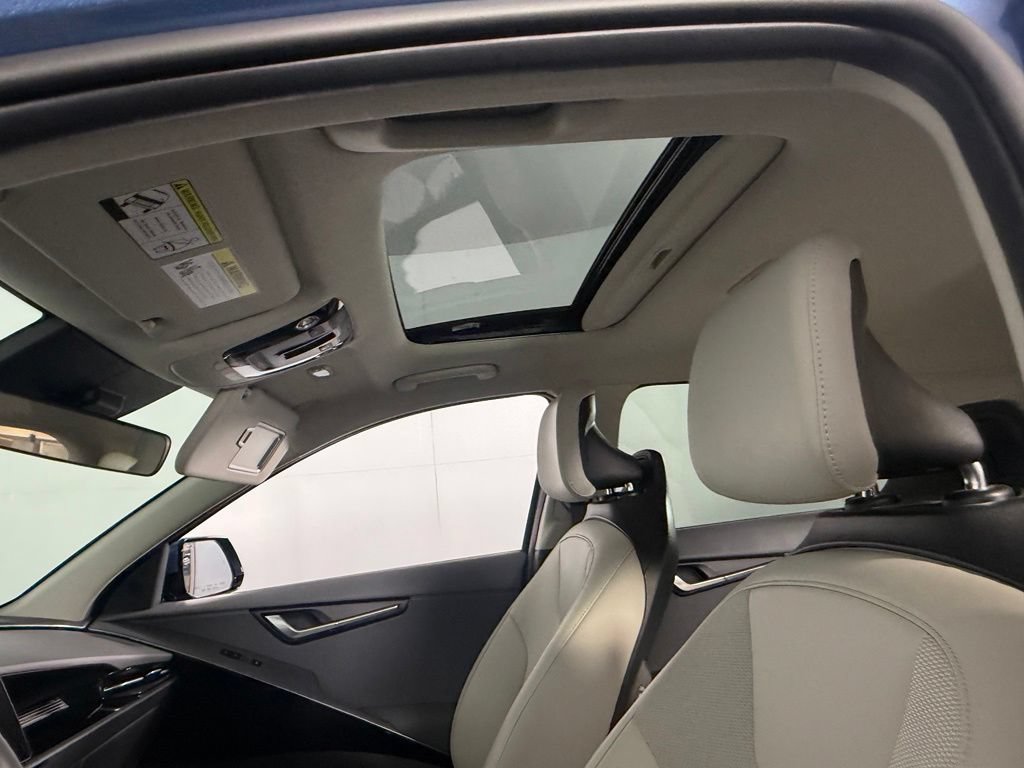 Used 2024 Kia Niro EX Touring FWD image 23