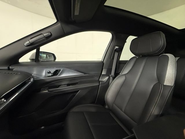 Used 2024 Cadillac Lyriq Tech RWD image 17