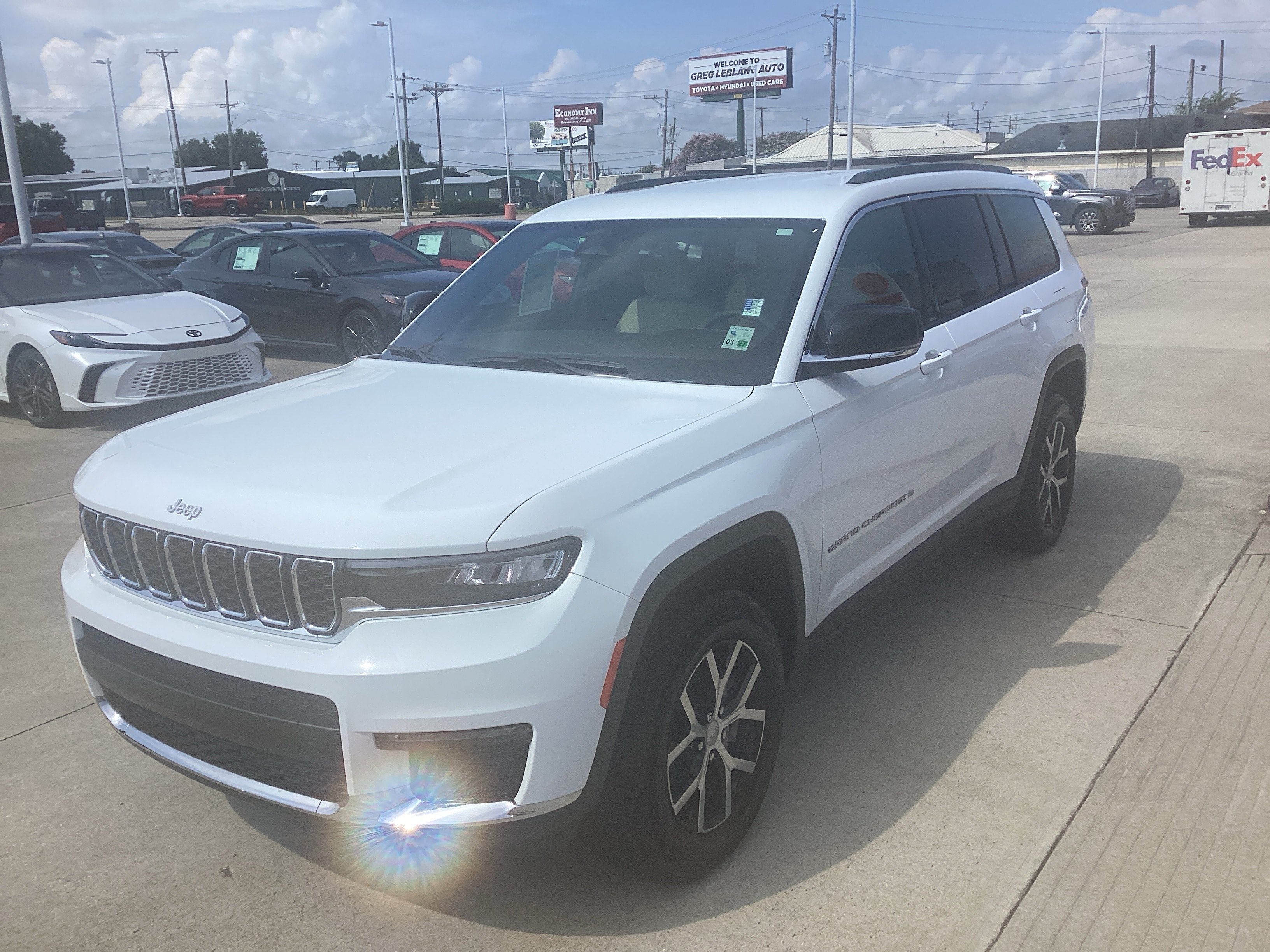 Used 2025 Jeep Grand Cherokee L Limited RWD image 3
