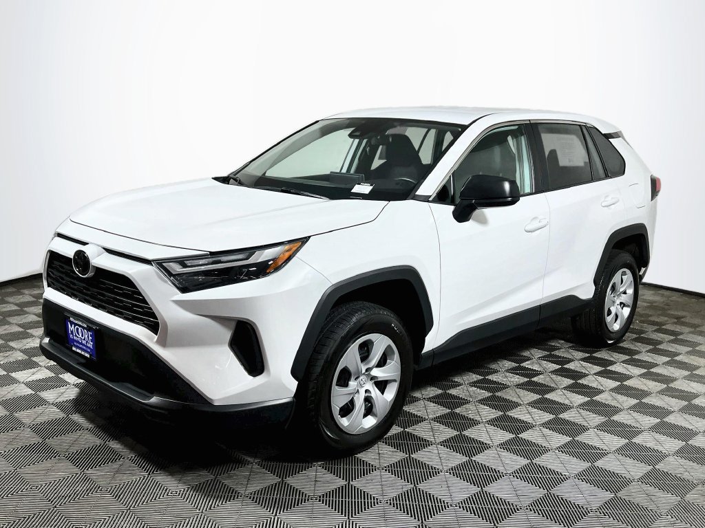 Certified 2024 Toyota RAV4 LE AWD/4WD image 3