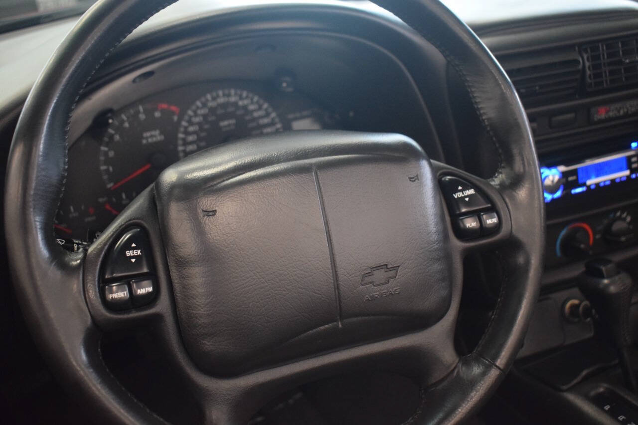 Used 2002 Chevrolet Camaro Z28 RWD image 65