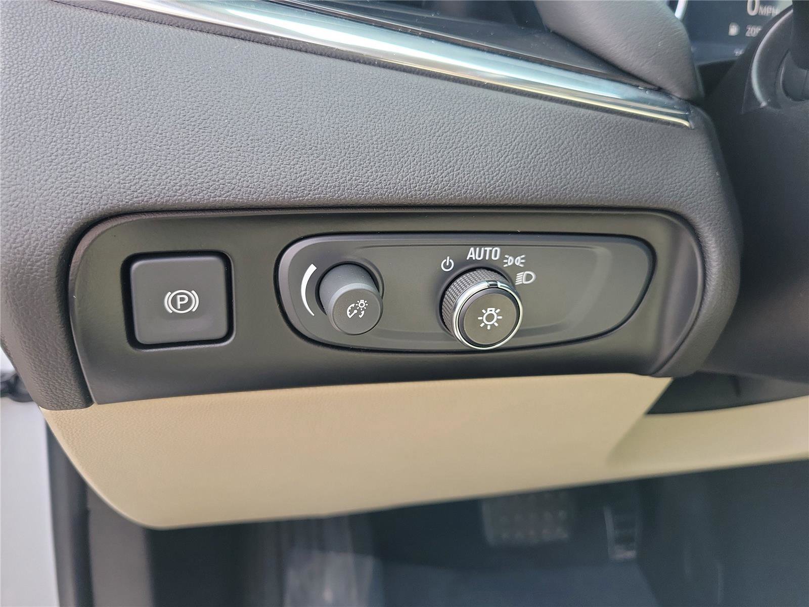 Used 2020 Buick Enclave Essence FWD image 24