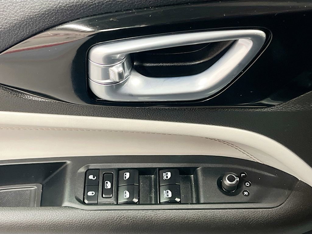 Used 2024 Jeep Compass Limited image 17