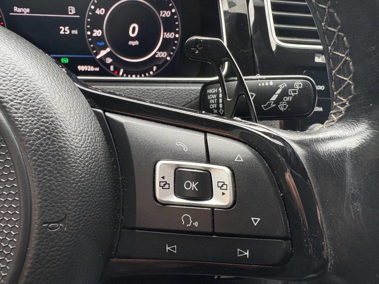 Used 2018 Volkswagen Golf R 4-Door image 17