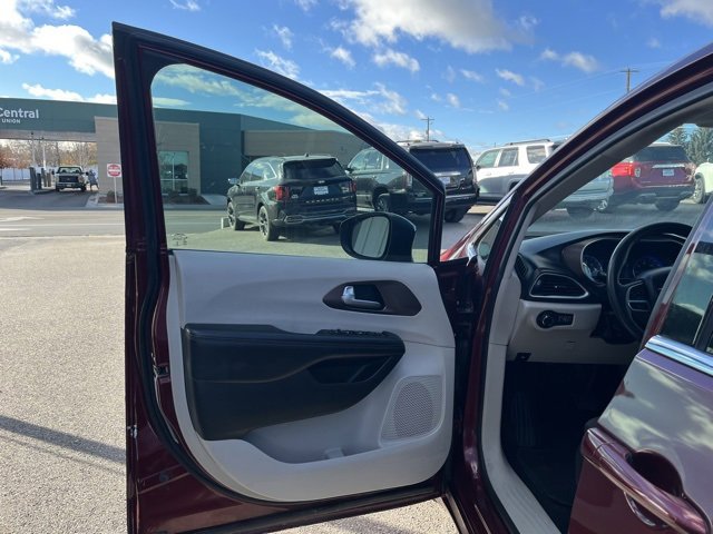 Used 2018 Chrysler Pacifica LX image 34