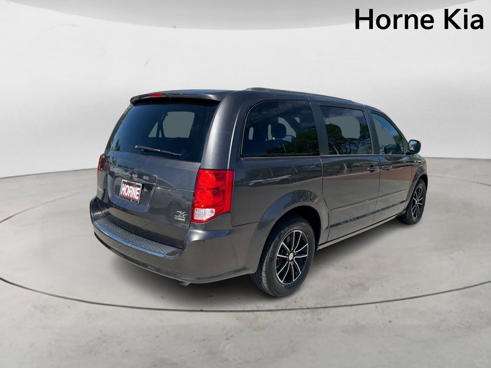 Used 2016 Dodge Grand Caravan R/T image 4