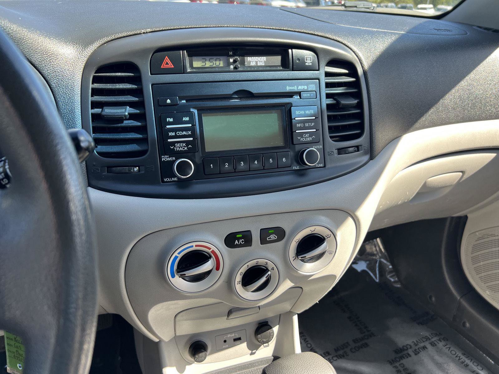 Used 2010 Hyundai Accent GLS FWD image 29