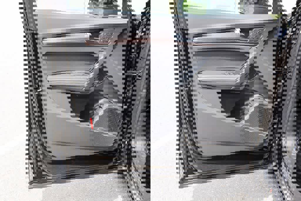 Used 2025 Audi Q5 e Premium Plus w/ Premium Plus Package image 22