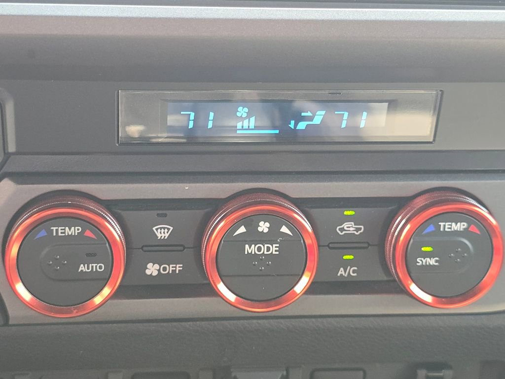 Used 2022 Toyota Tacoma TRD Sport AWD/4WD image 28