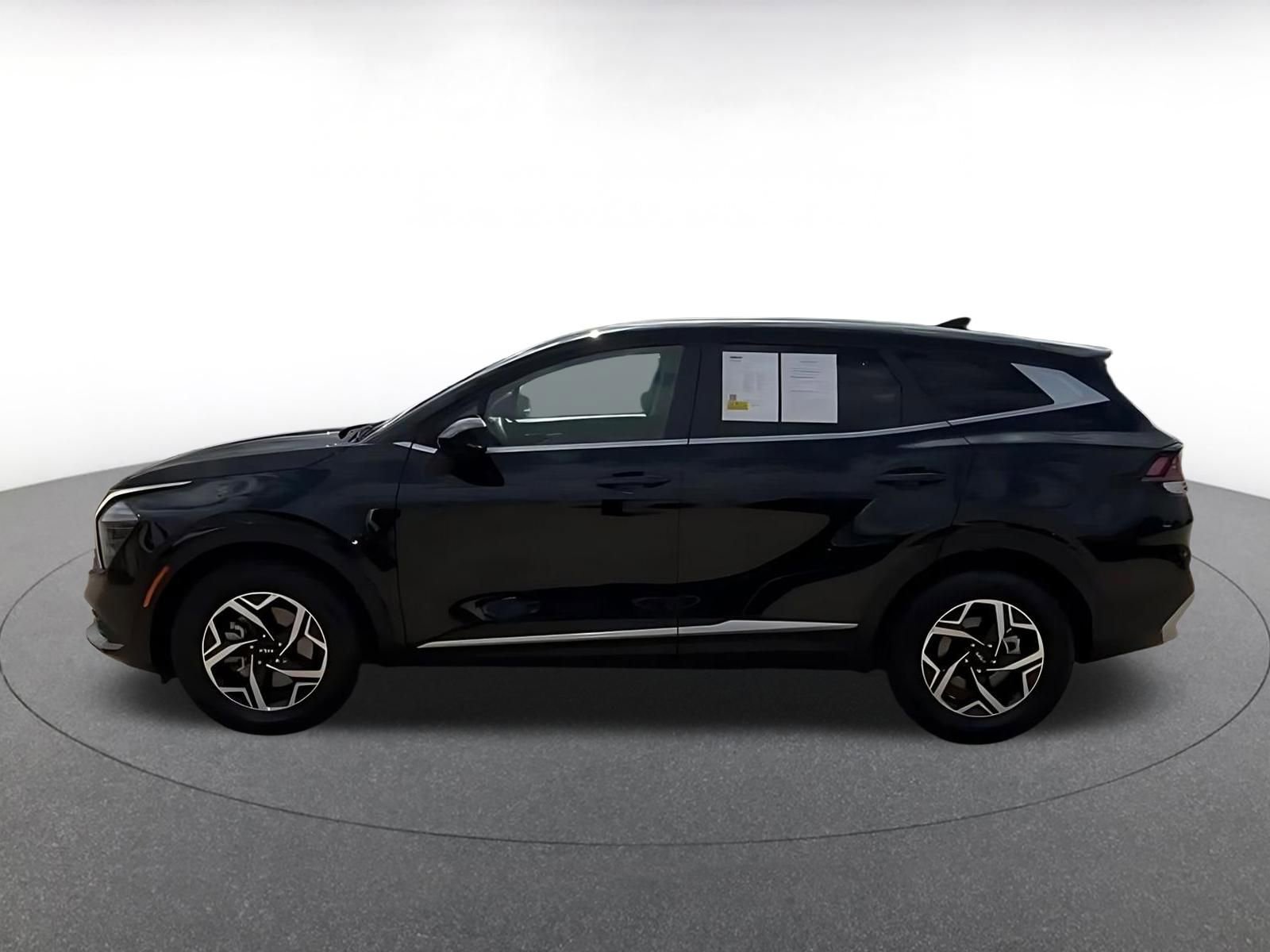 Used 2025 Kia Sportage LX FWD image 9