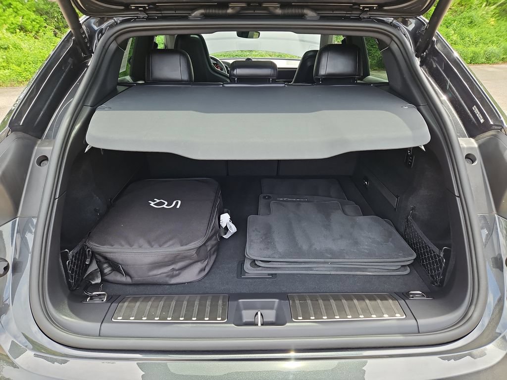 Certified 2025 Porsche Macan 4S Electric AWD/4WD image 42