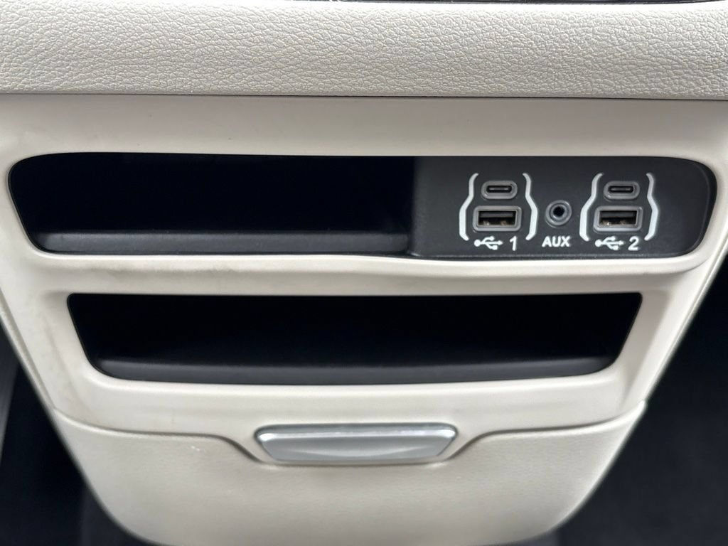 Used 2023 Chrysler Pacifica Touring-L FWD image 19