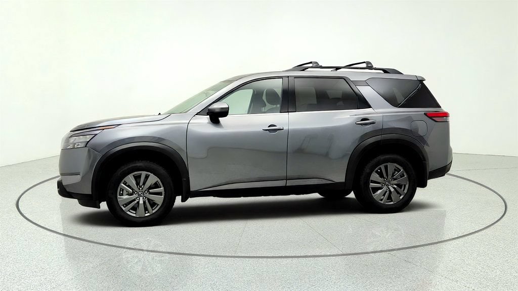 Used 2025 Nissan Pathfinder SV FWD image 8