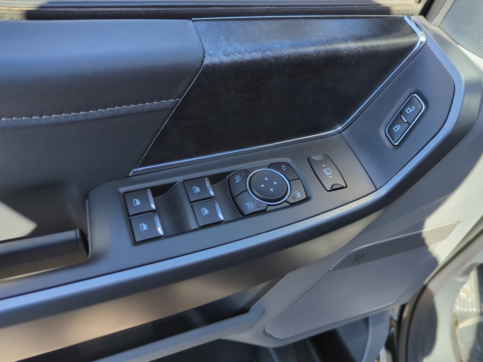 New 2025 Ford F250 XLT w/ Black Appearance Package image 13