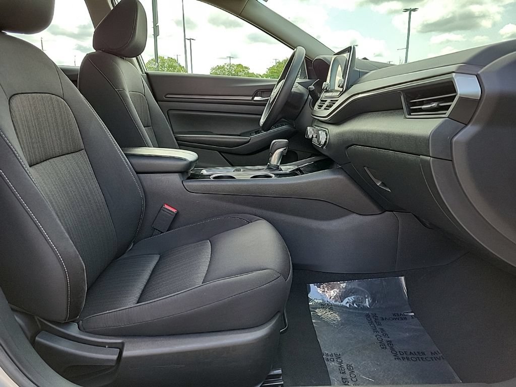 Used 2024 Nissan Altima 2.5 SV FWD image 15