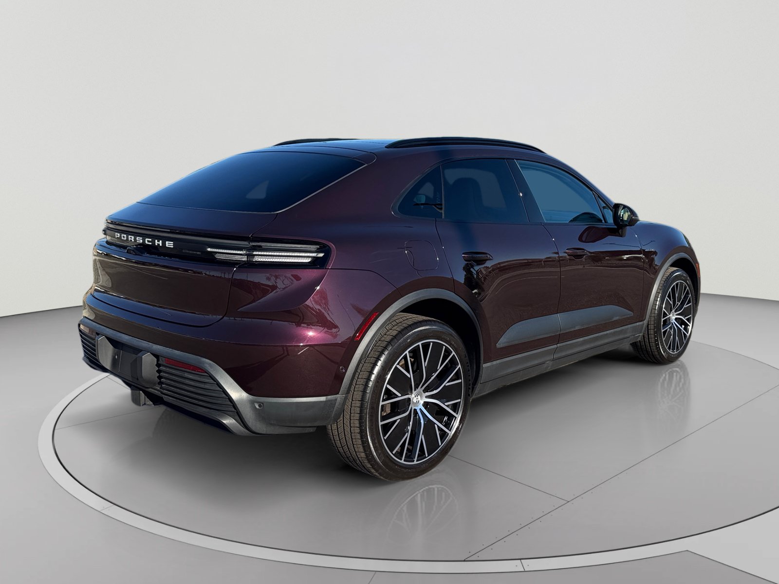 Used 2025 Porsche Macan Electric RWD image 5