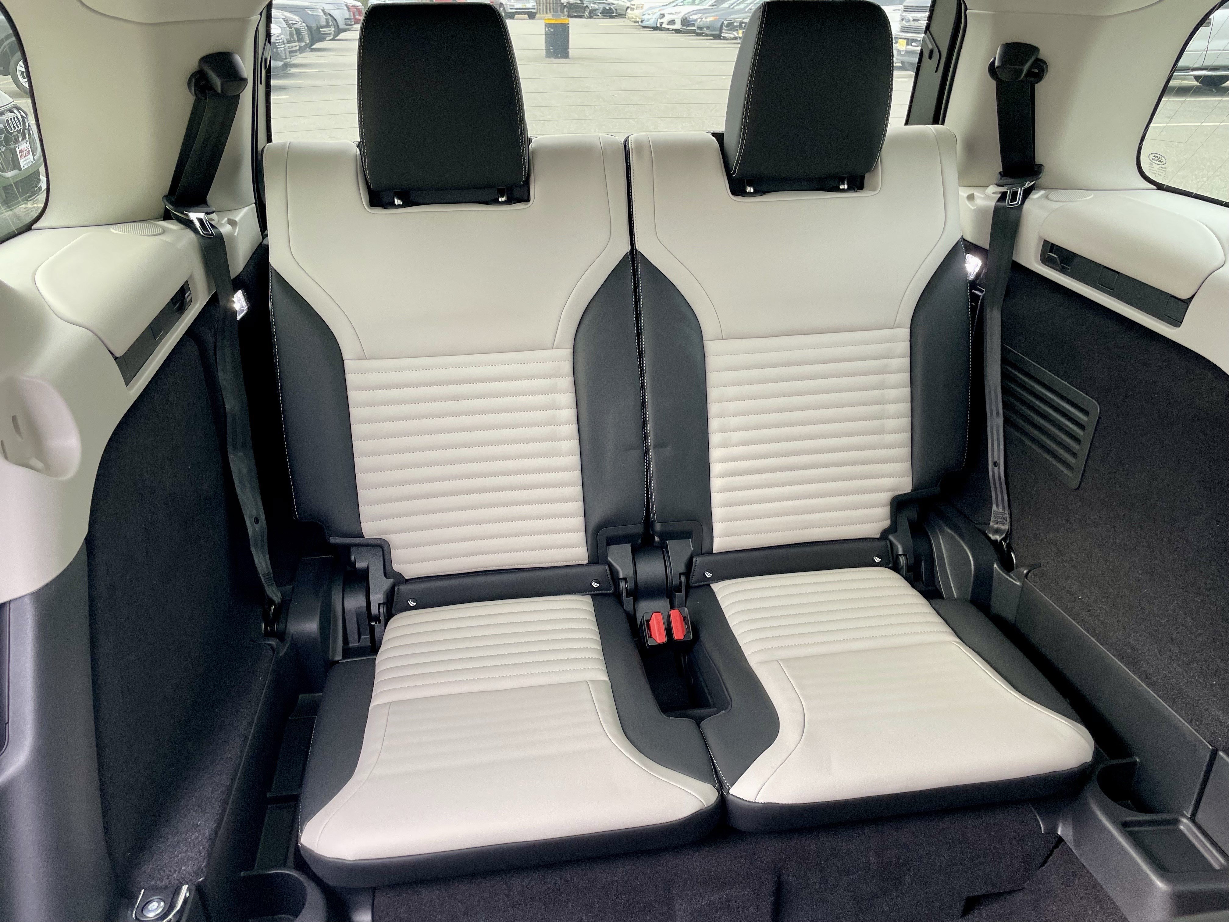 New 2026 Land Rover Discovery Limited Edition AWD/4WD image 34