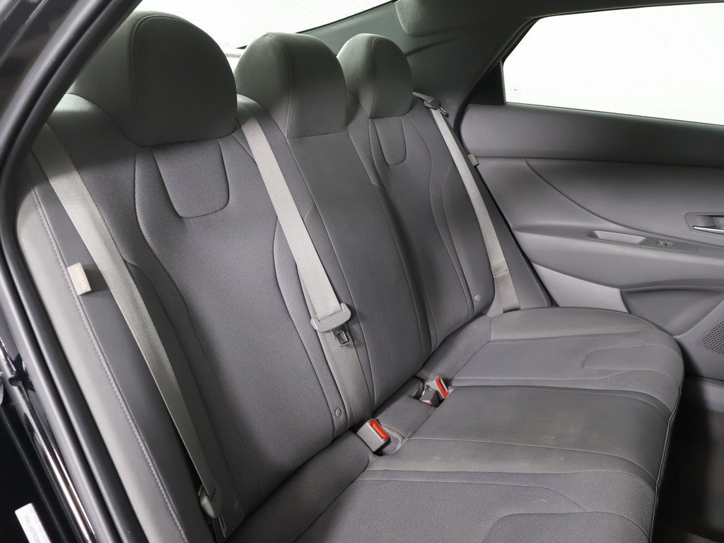 Certified 2025 Hyundai Elantra SE FWD image 28