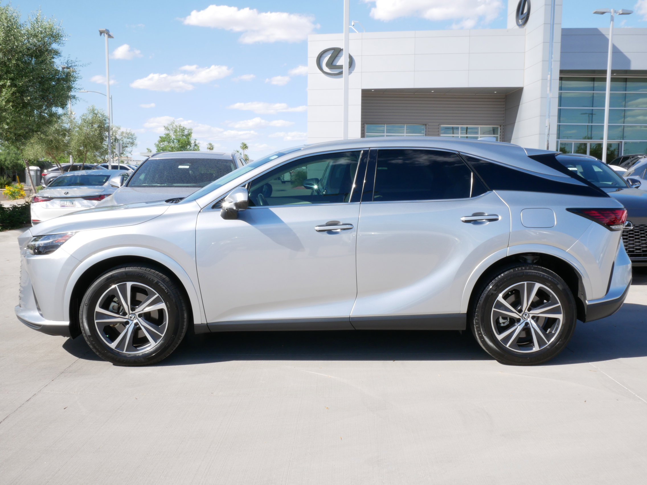 Used 2024 Lexus RX 350h w/ Convenience Package image 3
